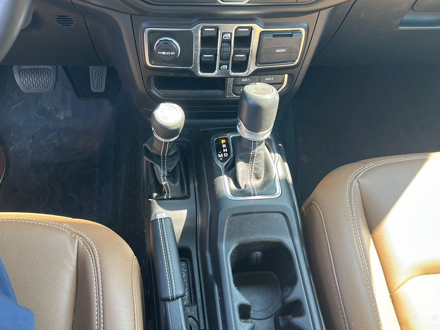Used 2023 Earl Clearcoat Jeep Sahara image 14