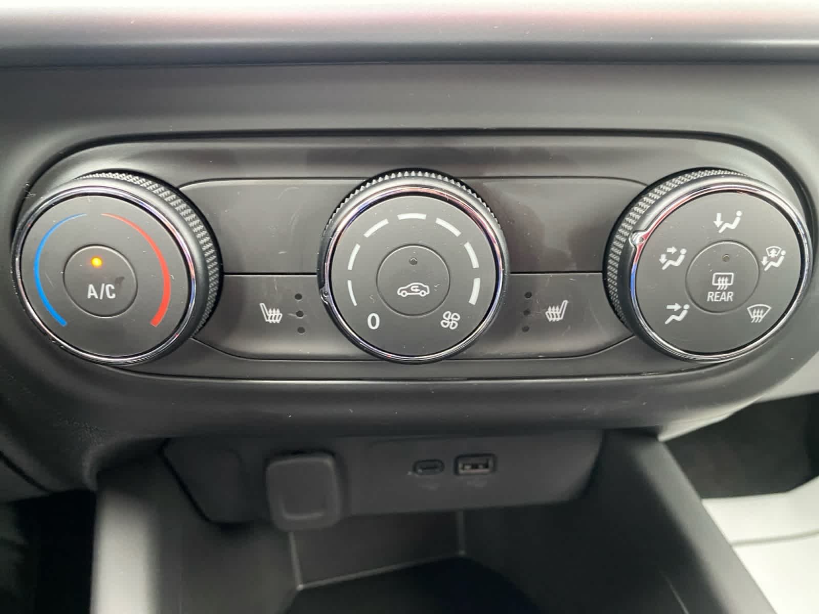 Used 2026 Summit White Chevrolet 1RS image 28