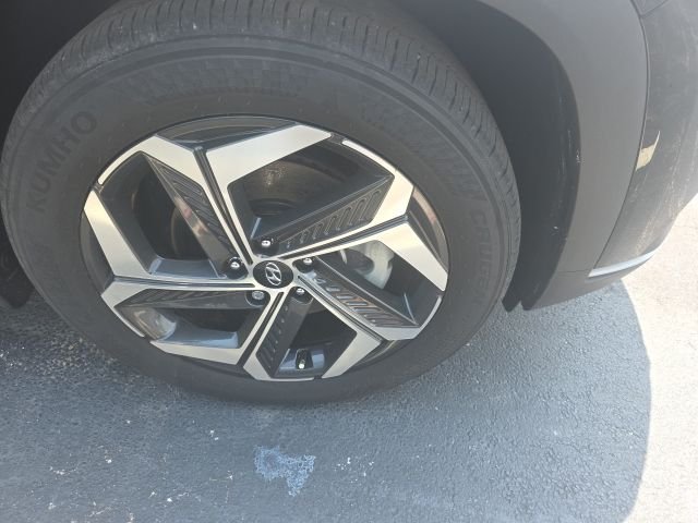 Used 2023 Phantom Black Hyundai SEL image 4