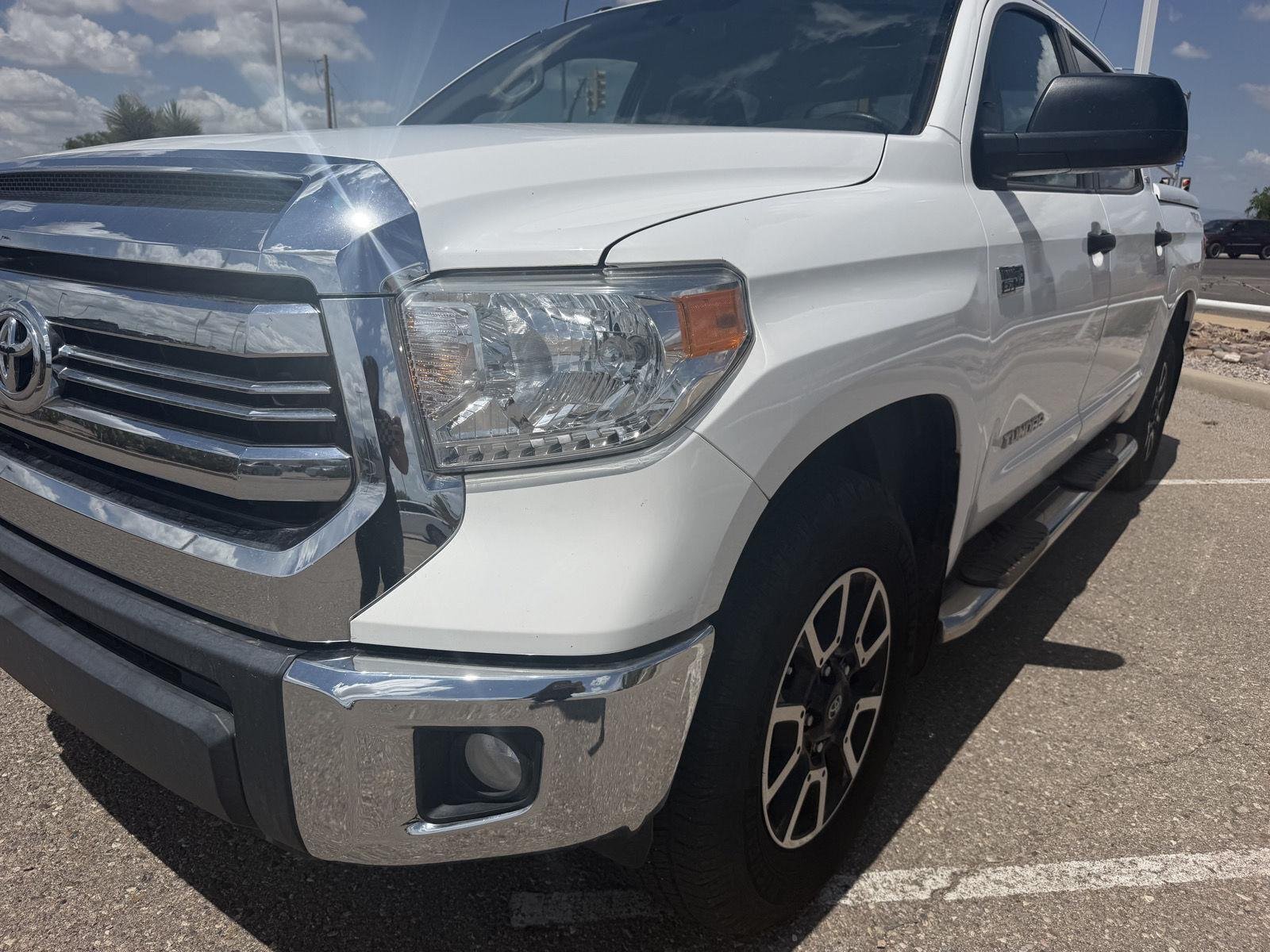 Used 2017 Super White Toyota SR5 image 10