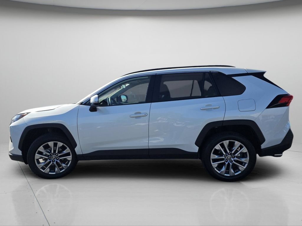 Certified Used 2025 Pearl Toyota XLE Premium image 23