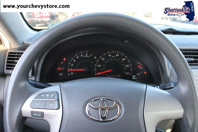 Used 2009 Silver Toyota LE image 23