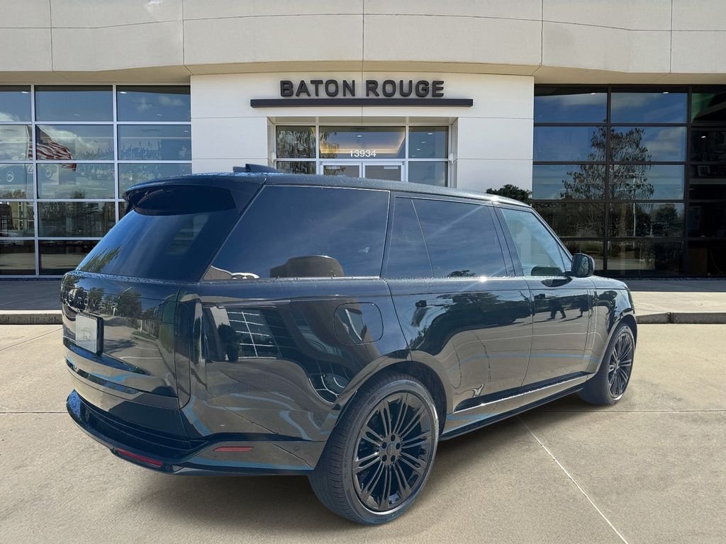 New 2026 Santorini Black Land Rover SE image 3