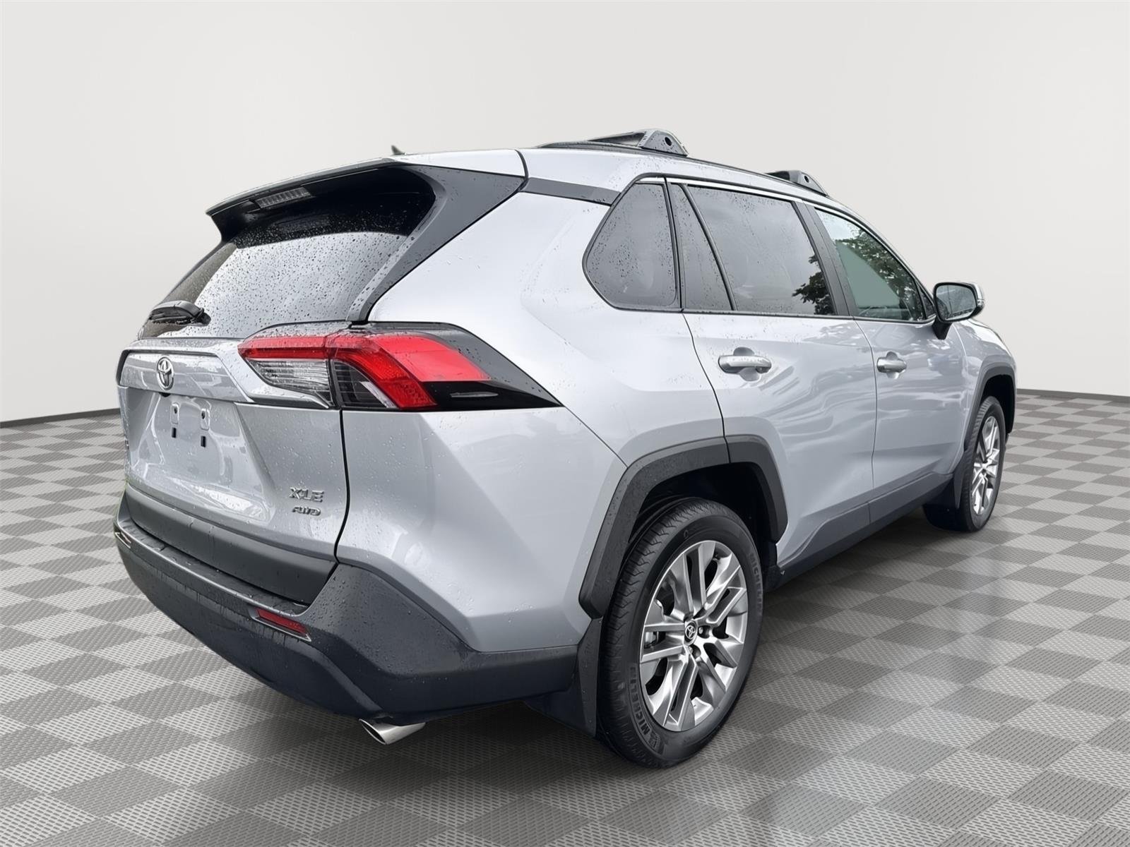 Used 2025 Silver Sky Metallic Toyota XLE Premium image 11
