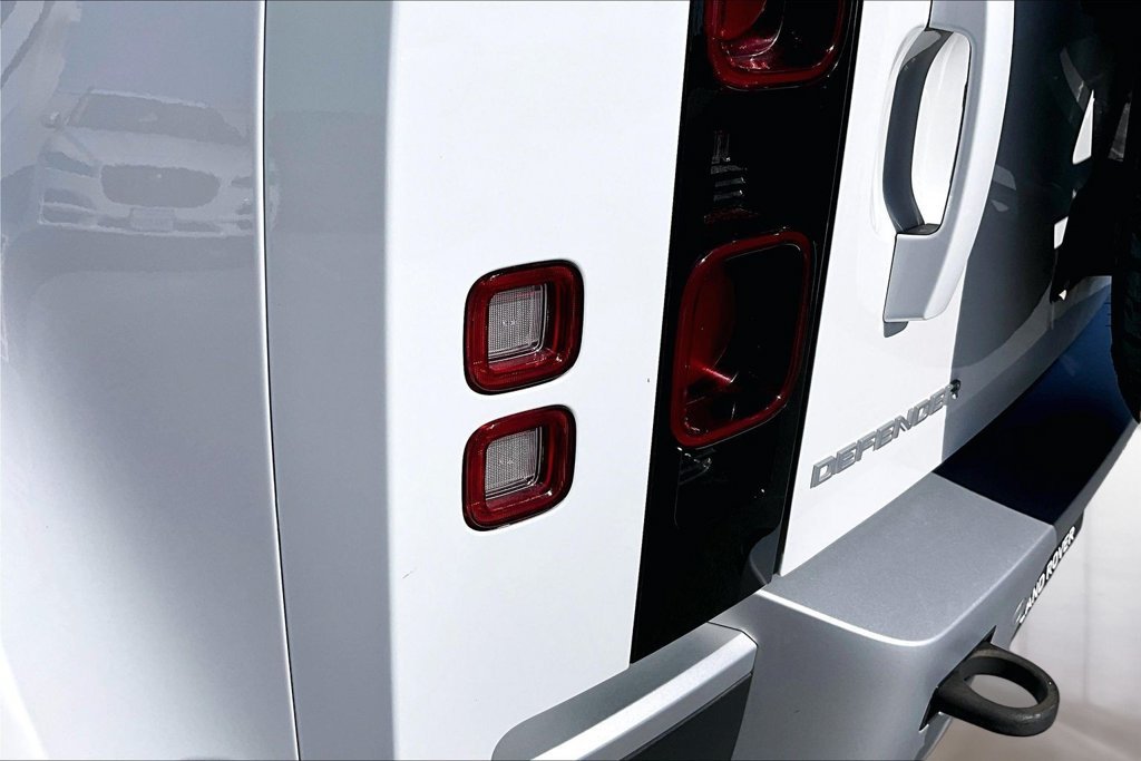 Certified Used 2023 Fuji White Land Rover S image 21