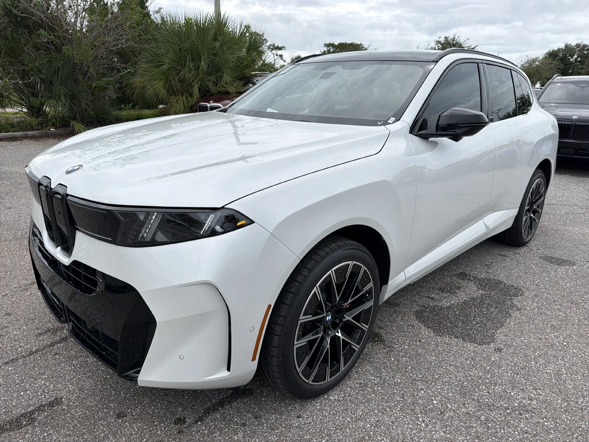 New 2027 Mineral White Metallic BMW  image 8