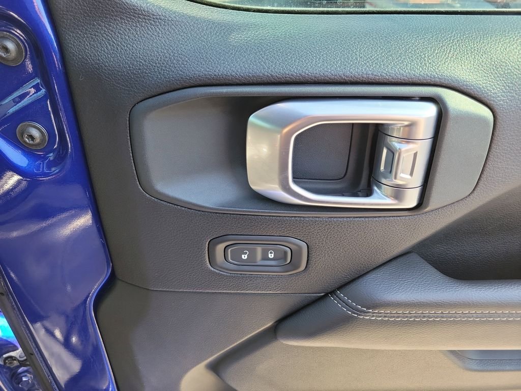 Used 2020 Blue Jeep Unlimited Sahara image 11