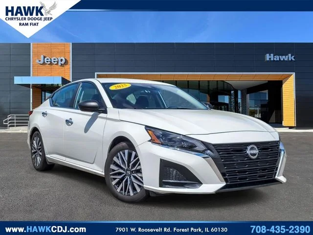 Used 2025 White Nissan 2.5 SV image 1
