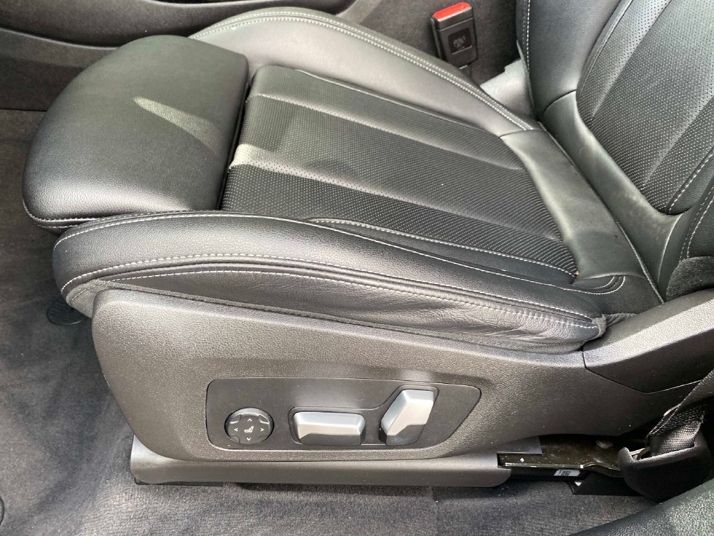 Used 2024 White BMW xDrive30i image 24