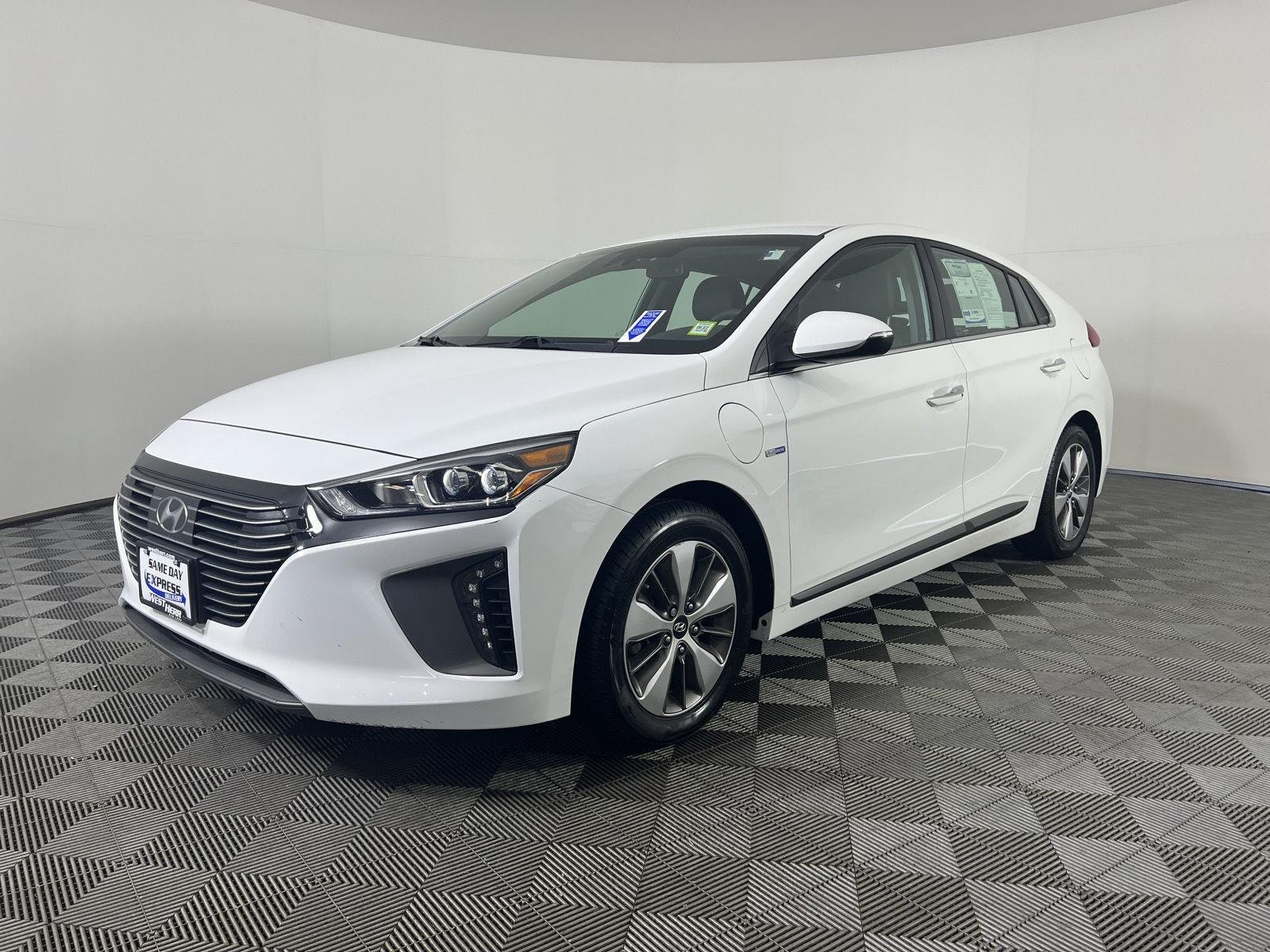 Used 2019 Ceramic White Hyundai Limited image 4