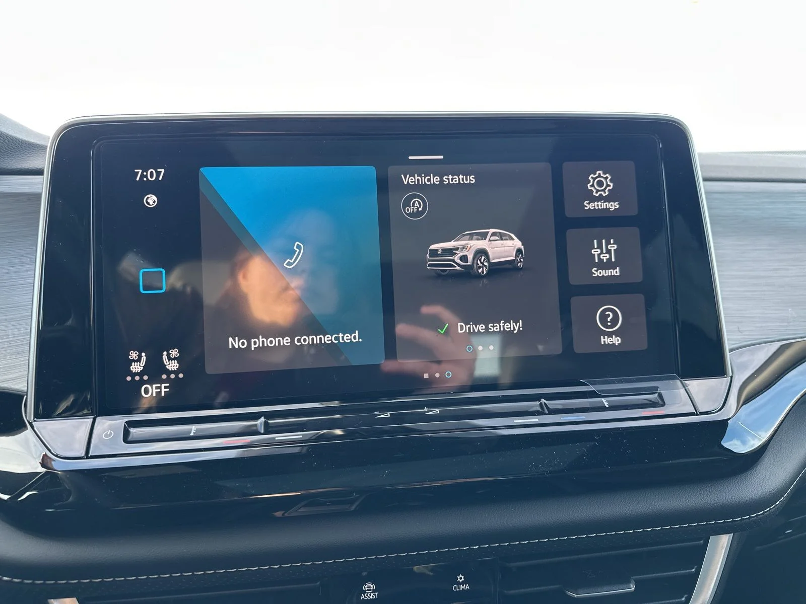 New 2026 Black Volkswagen 2.0T SE w/Technology image 51