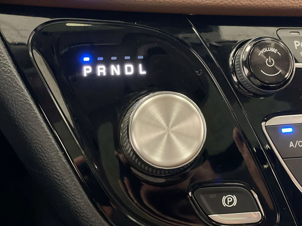 Used 2019 Brilliant Black Crystal Pearl Coat Chrysler Limited image 16