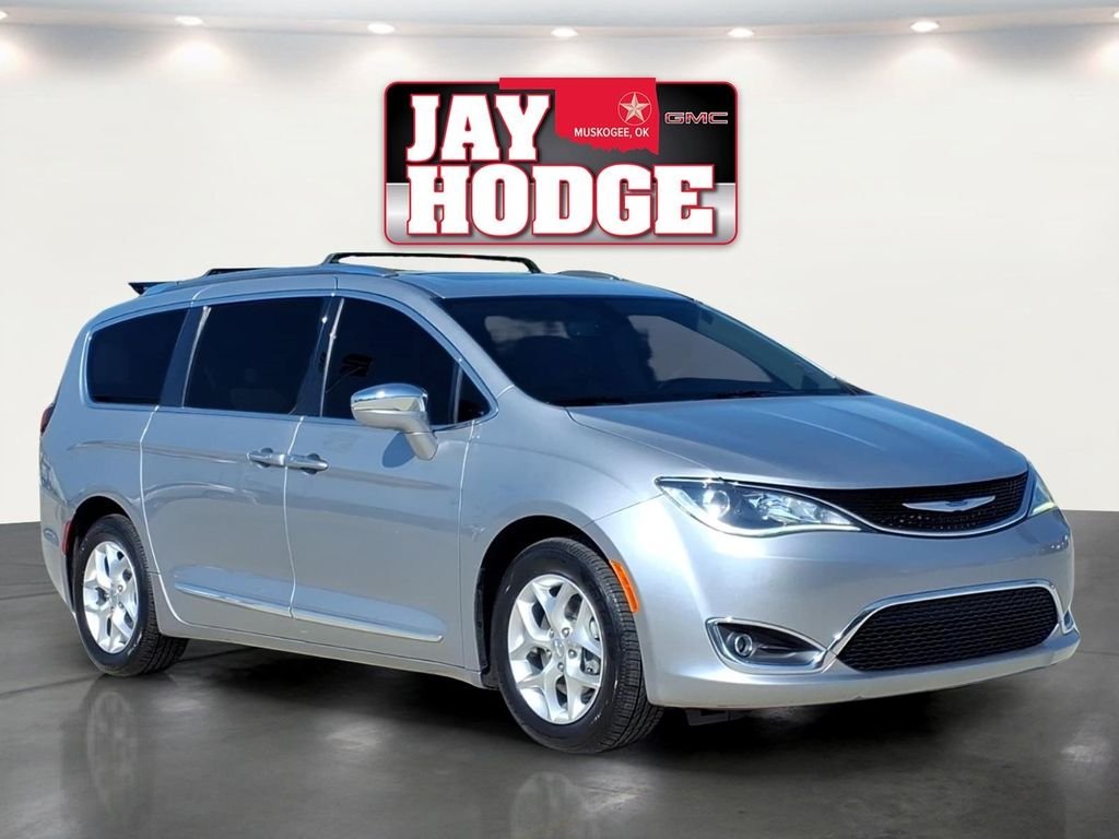 Used 2020 Silver Chrysler Limited image 1