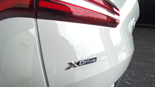 Used 2025 Alpine White BMW 30 xDrive image 32