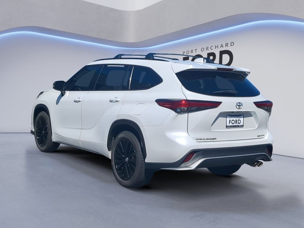 Used 2023 Pearl Toyota XSE image 5