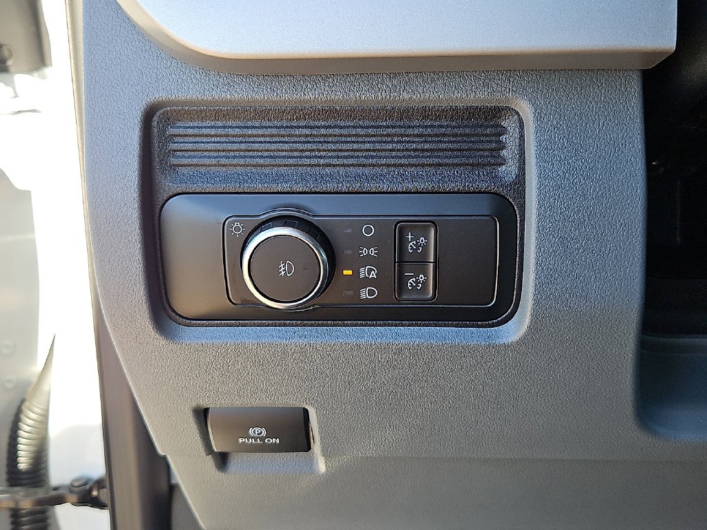 New 2027 Oxford White Ford F-350® XL image 22
