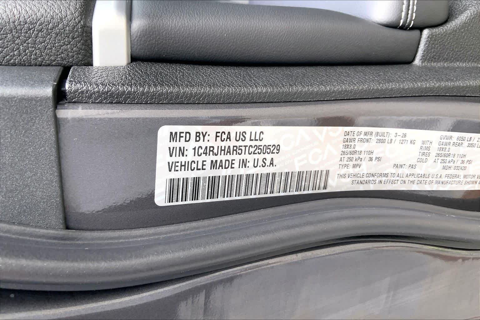 New 2026 Baltic Gray Metallic Clear-Coat Exterior Paint Jeep Laredo Altitude image 18