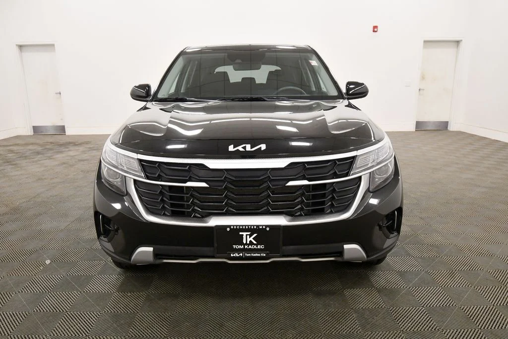 Certified Used 2026  Kia LX image 11