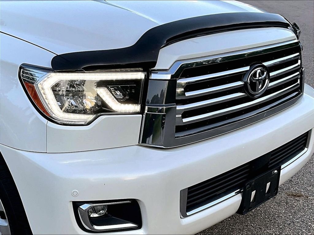 Used 2018 White Toyota Platinum image 8