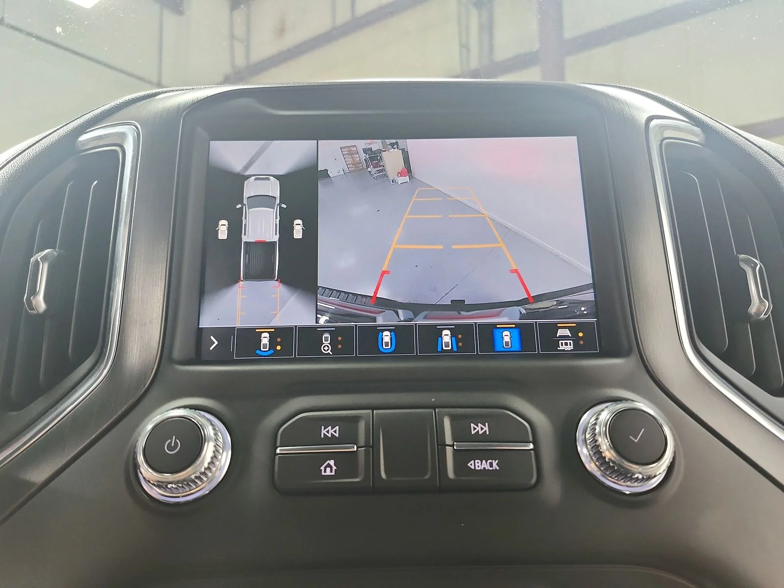 Used 2022  GMC AT4 image 30