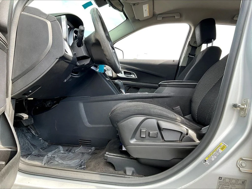 Used 2016 Silver Ice Metallic Chevrolet LS image 39