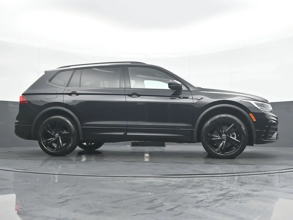 Used 2024 Black Volkswagen 2.0T SE R-Line Black image 31