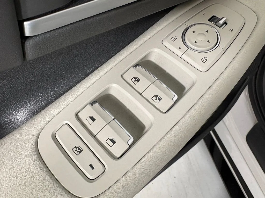 Used 2025 White Hyundai SEL image 20