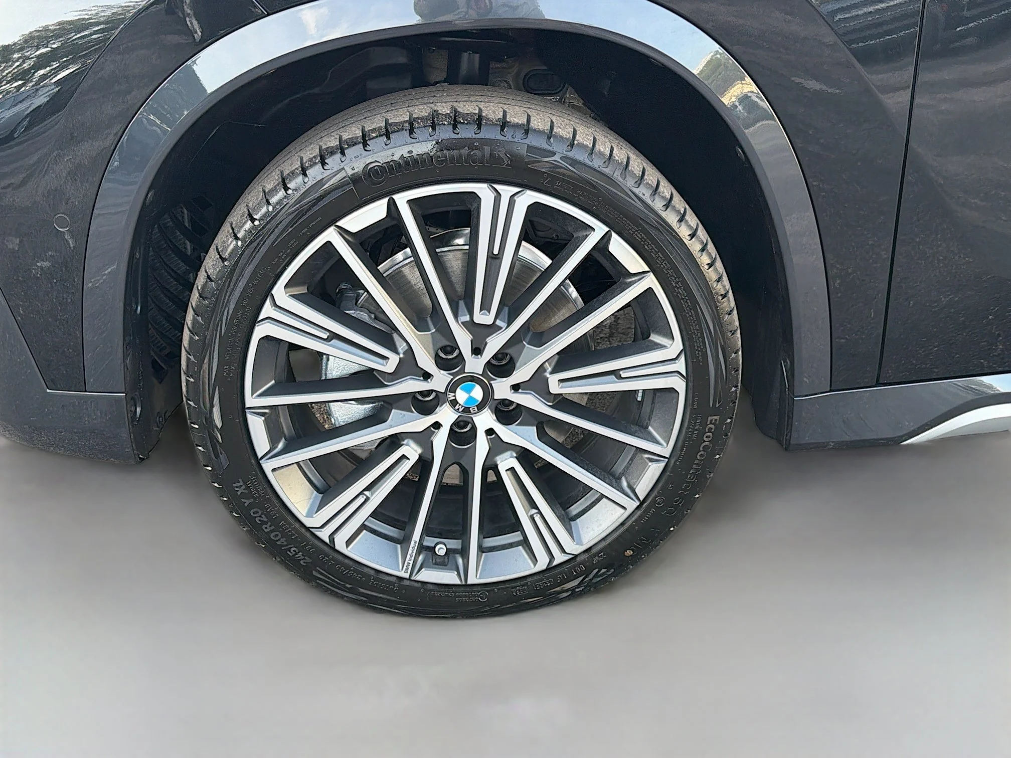New 2026 Black Sapphire Metallic BMW xDrive28i image 40