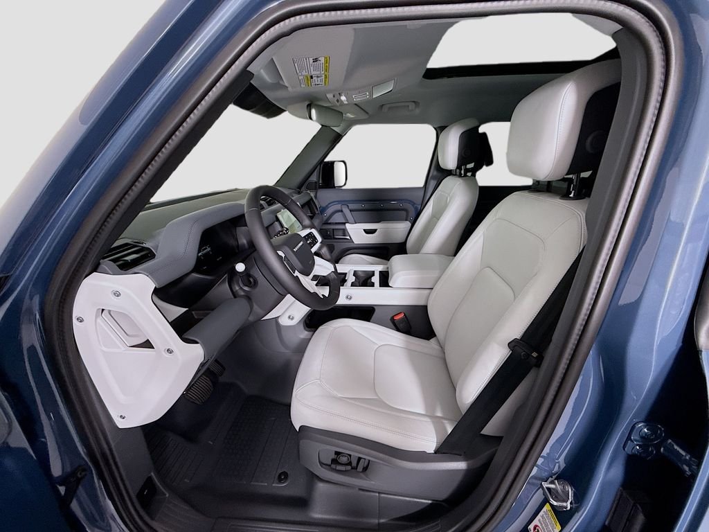 Used 2026 Tasman Blue Metallic Land Rover S image 19