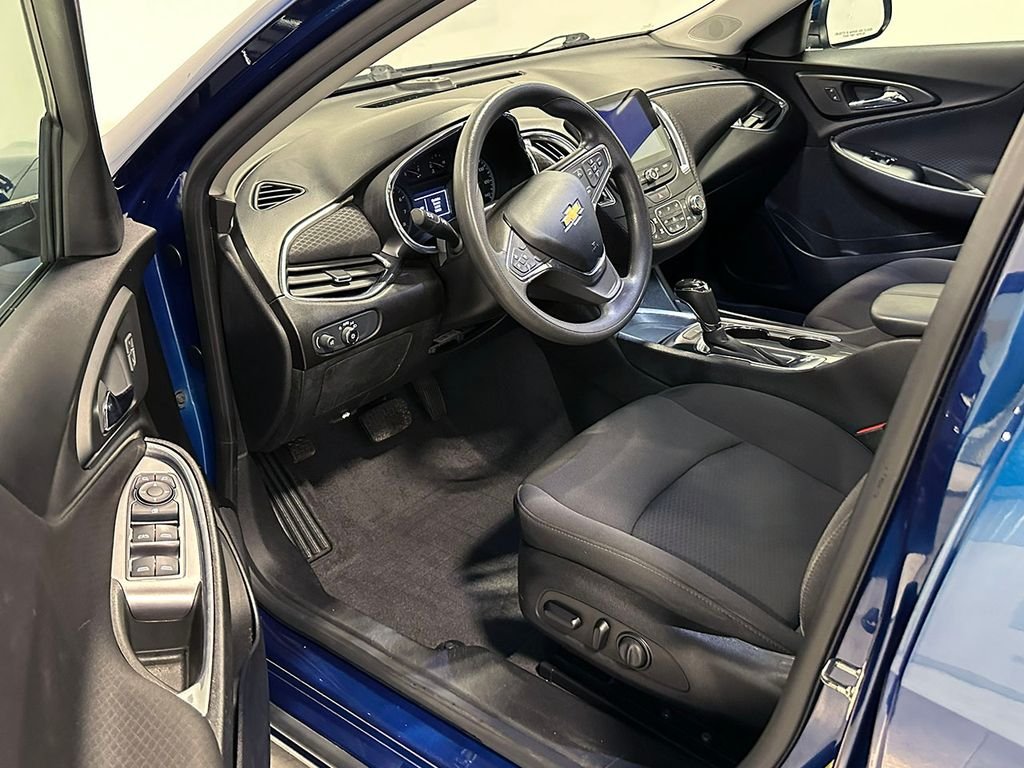 Used 2019 Blue Chevrolet LT image 18