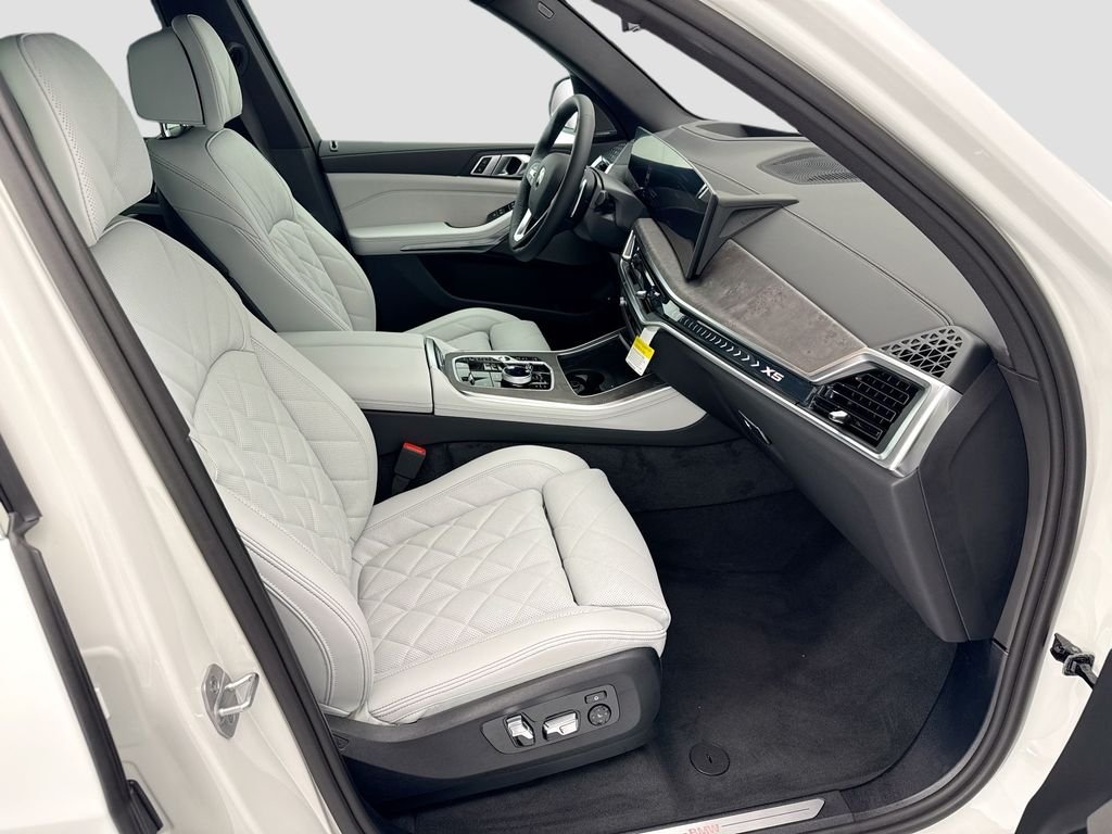 New 2026 White Metallic BMW xDrive50e image 19