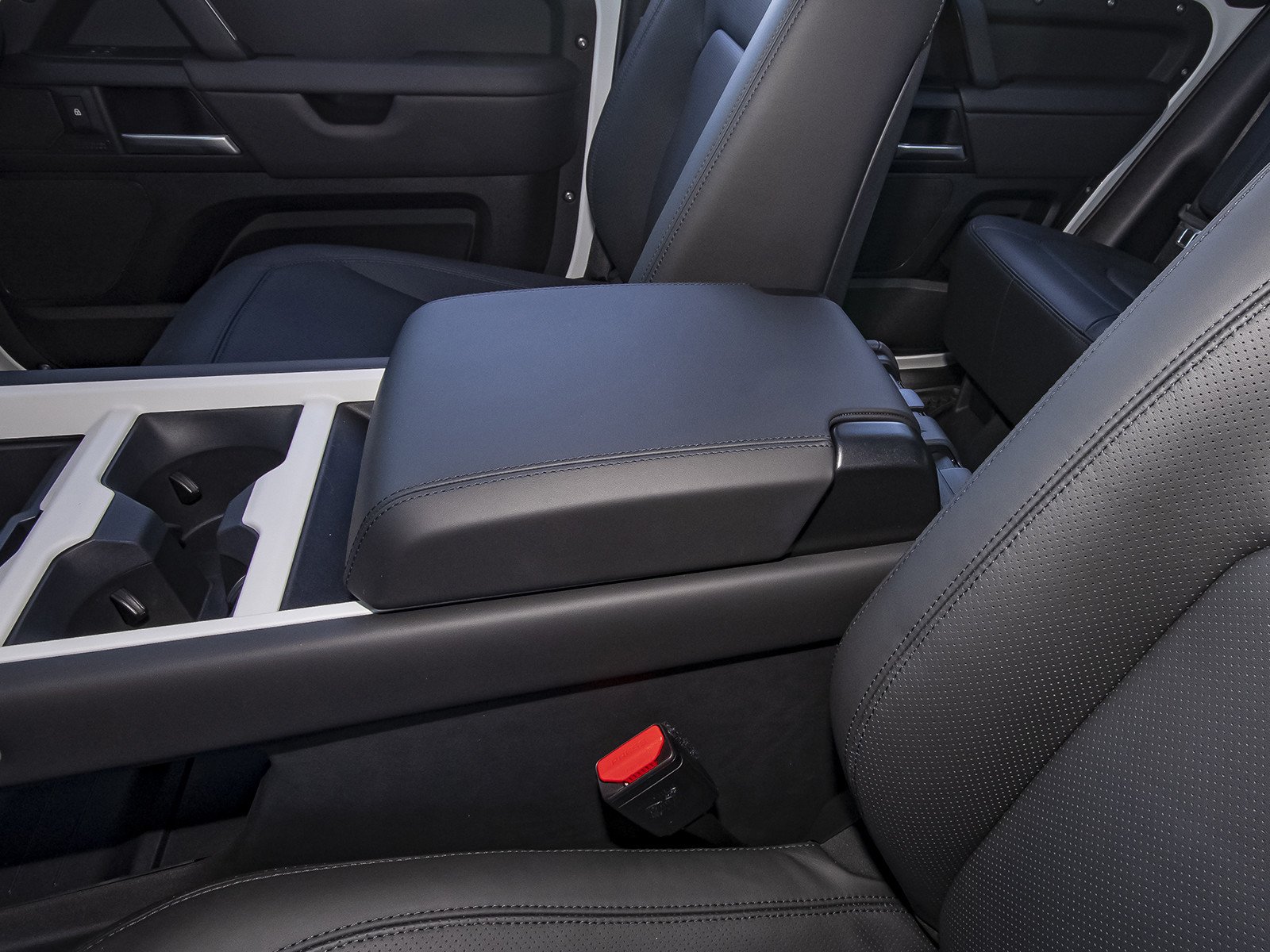 New 2026 Fuji White Land Rover X-Dynamic SE image 28