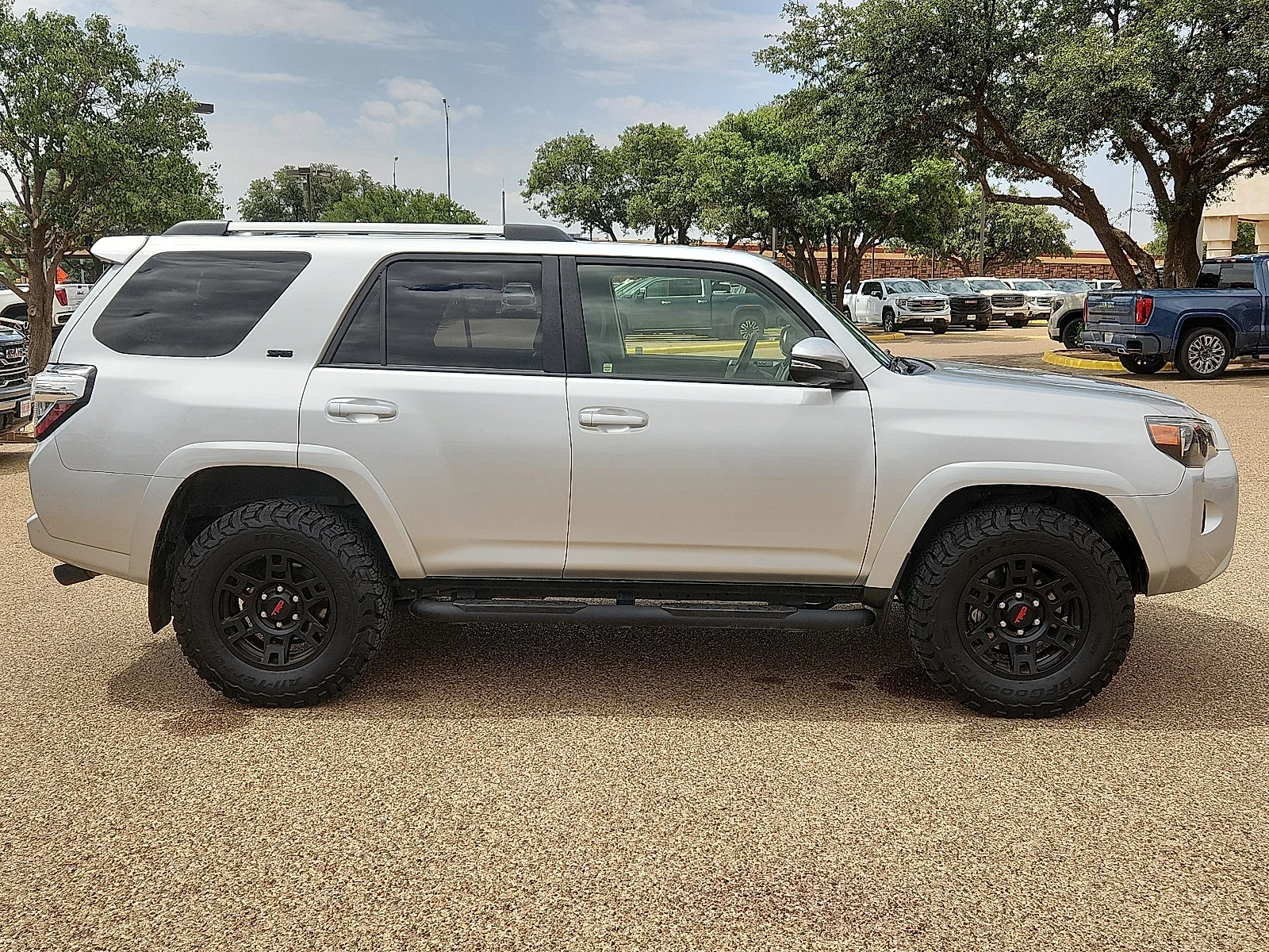 Used 2022 Silver Toyota SR5 Premium image 5