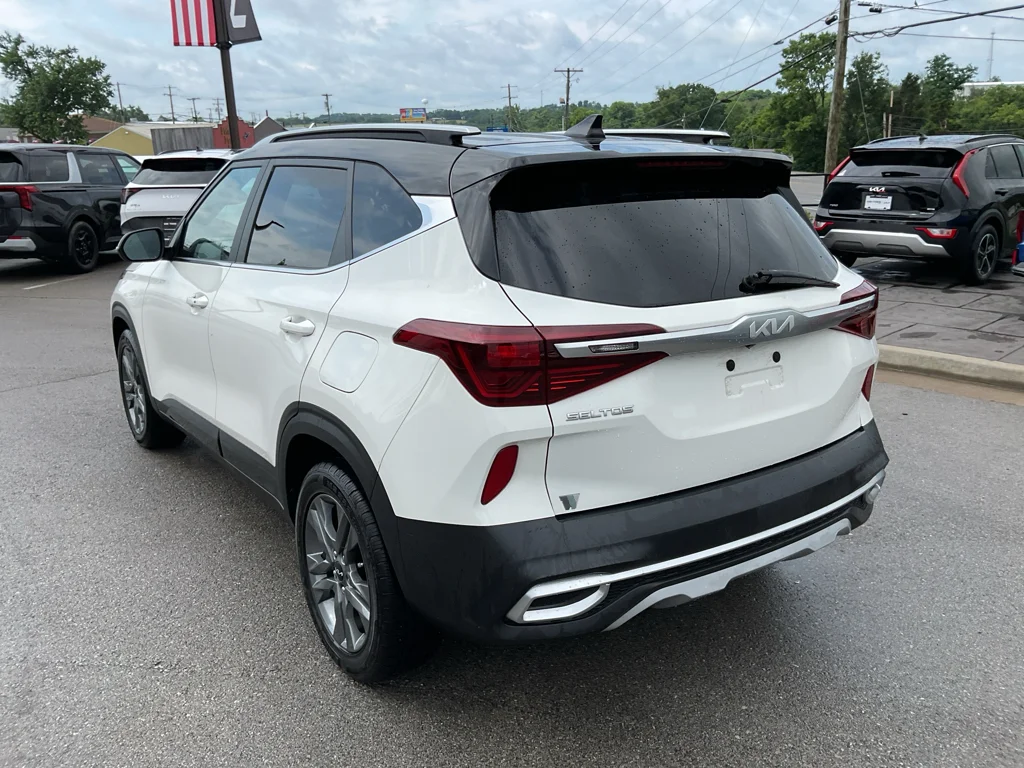 Used 2023 Clear White/Black Roof Kia S image 8