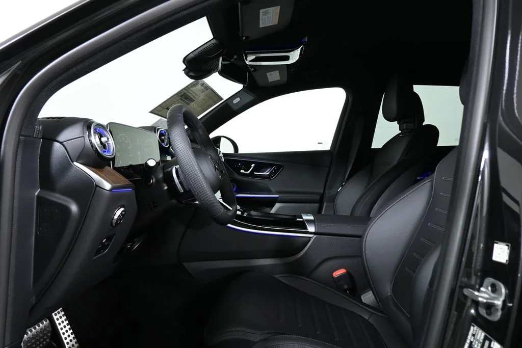 Used 2026 Gray Mercedes-Benz GLC 300 image 3
