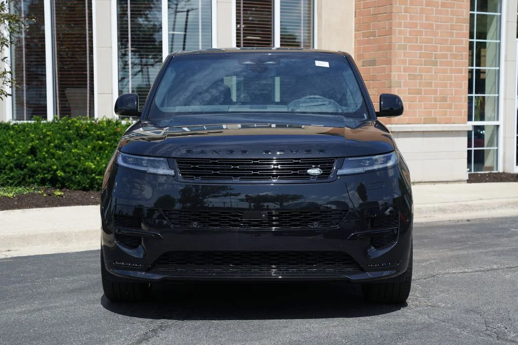 New 2026 Santorini Black Land Rover Dynamic SE image 4