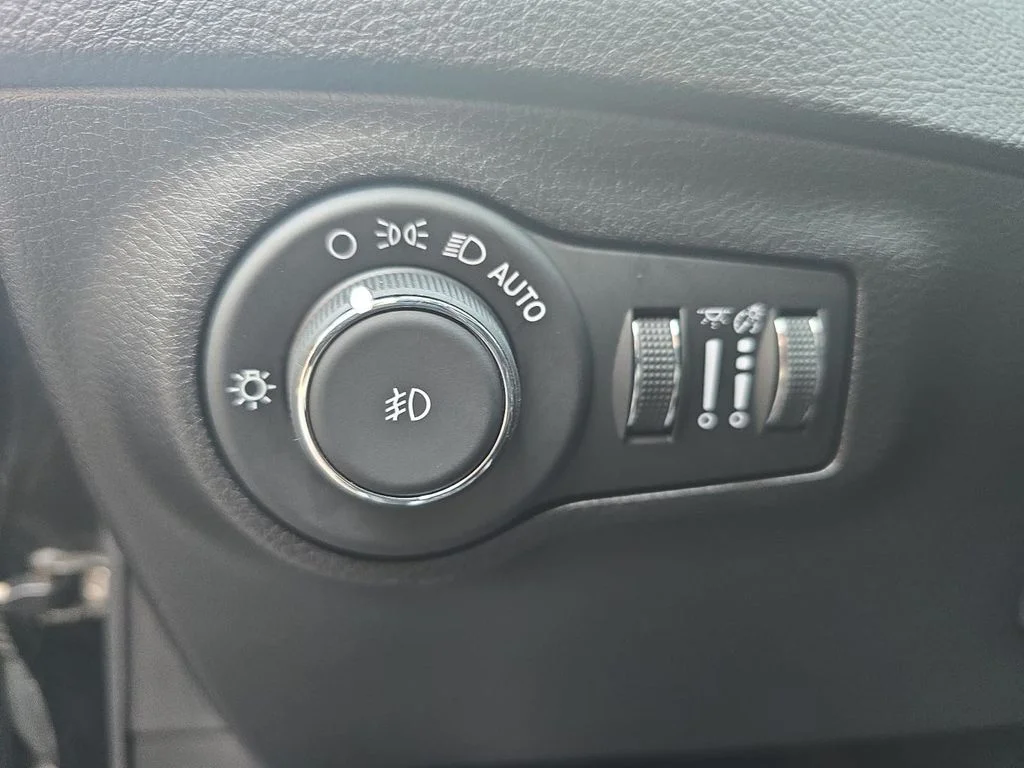 Used 2020 Black Jeep Limited image 25