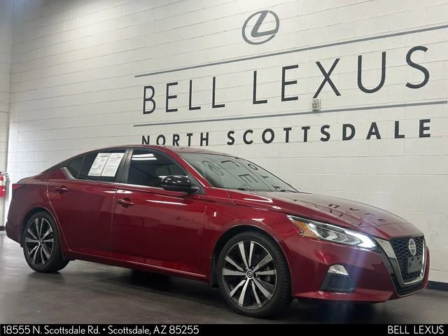 Used 2019 Red Nissan 2.5 SR image 2