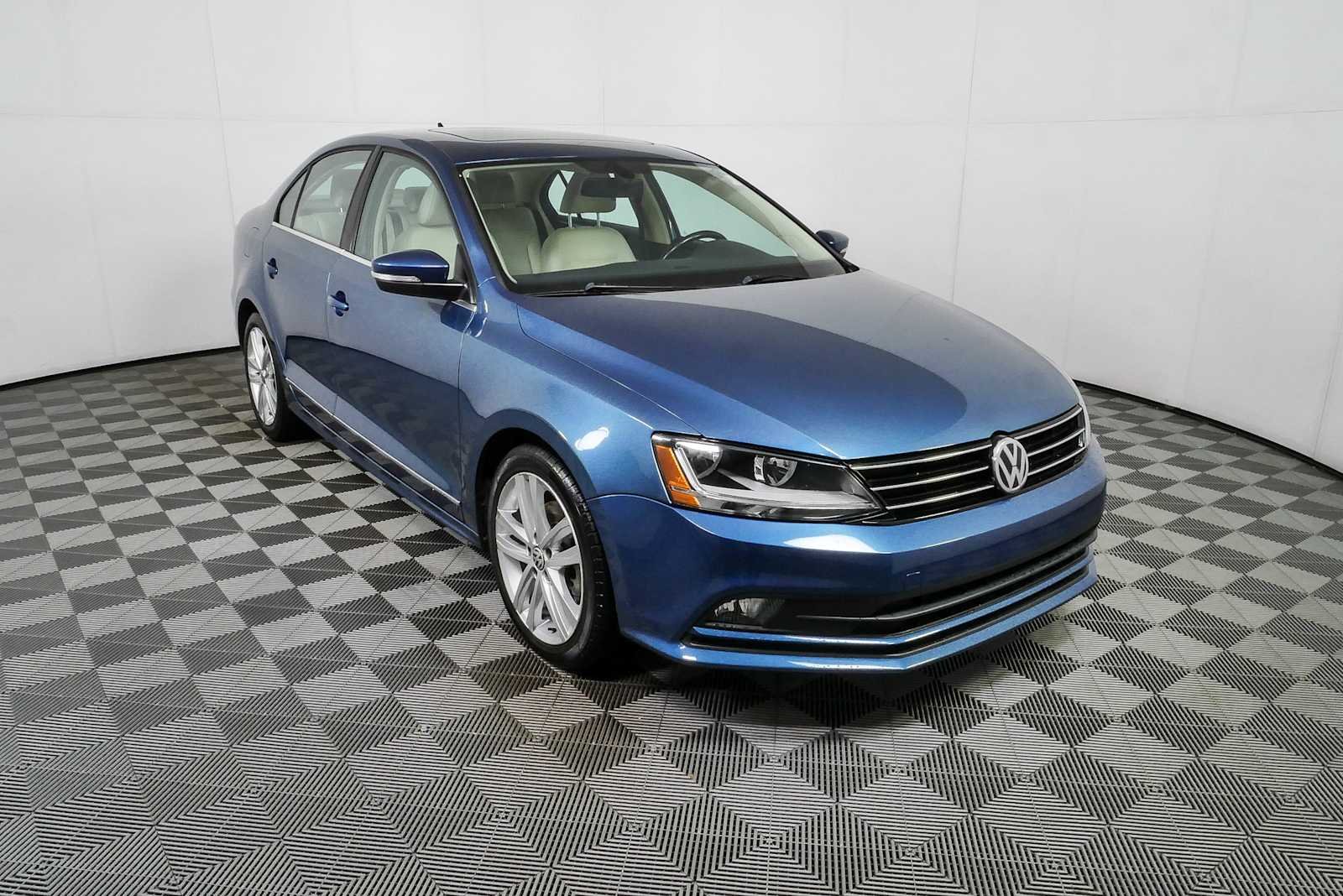 2017 Volkswagen Jetta 1.8T SEL Auto's photo