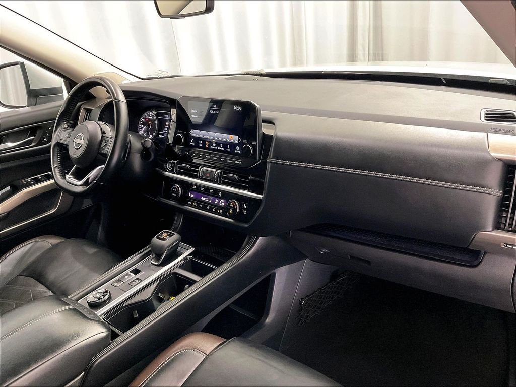 Used 2023 Silver Nissan Platinum image 14