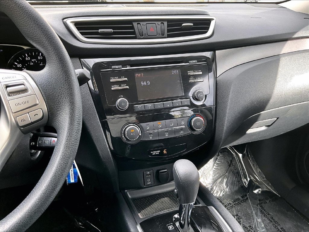 Used 2015 Arctic Blue Metallic Nissan S image 18
