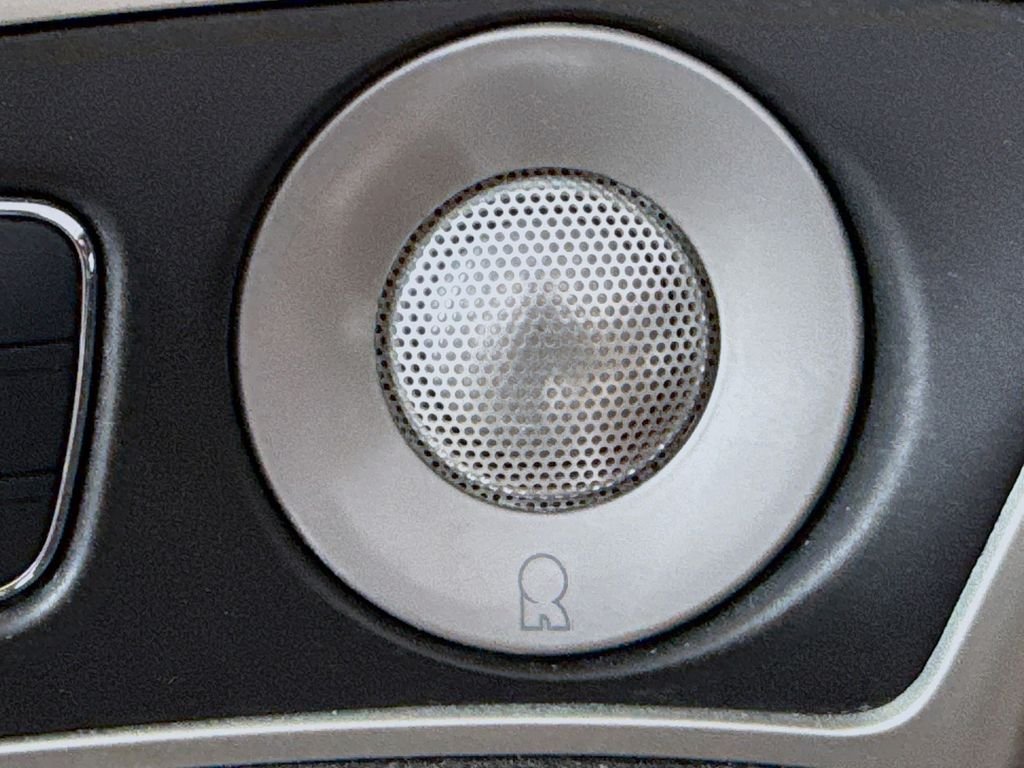 Used 2017 White Lincoln Reserve image 19