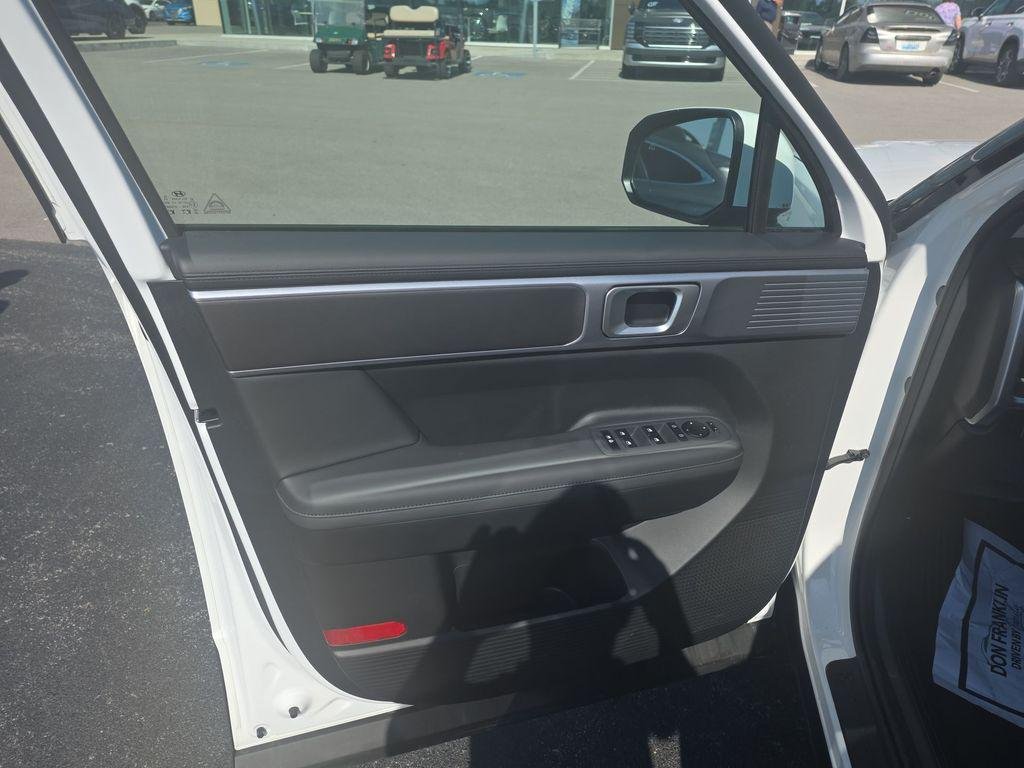 New 2026 White Hyundai SEL FWD image 13