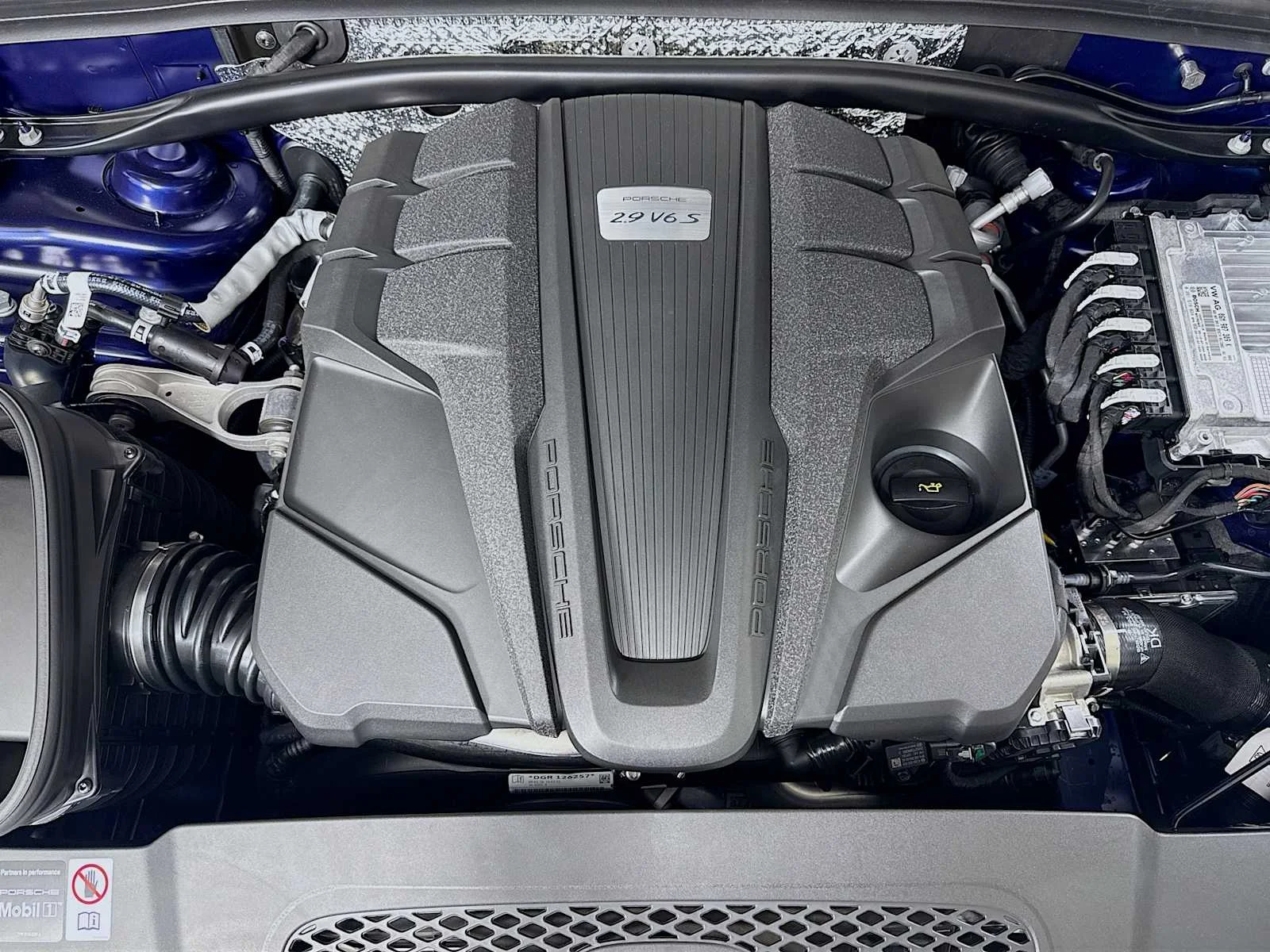 New 2026 Gentian Blue Metallic Porsche S image 31