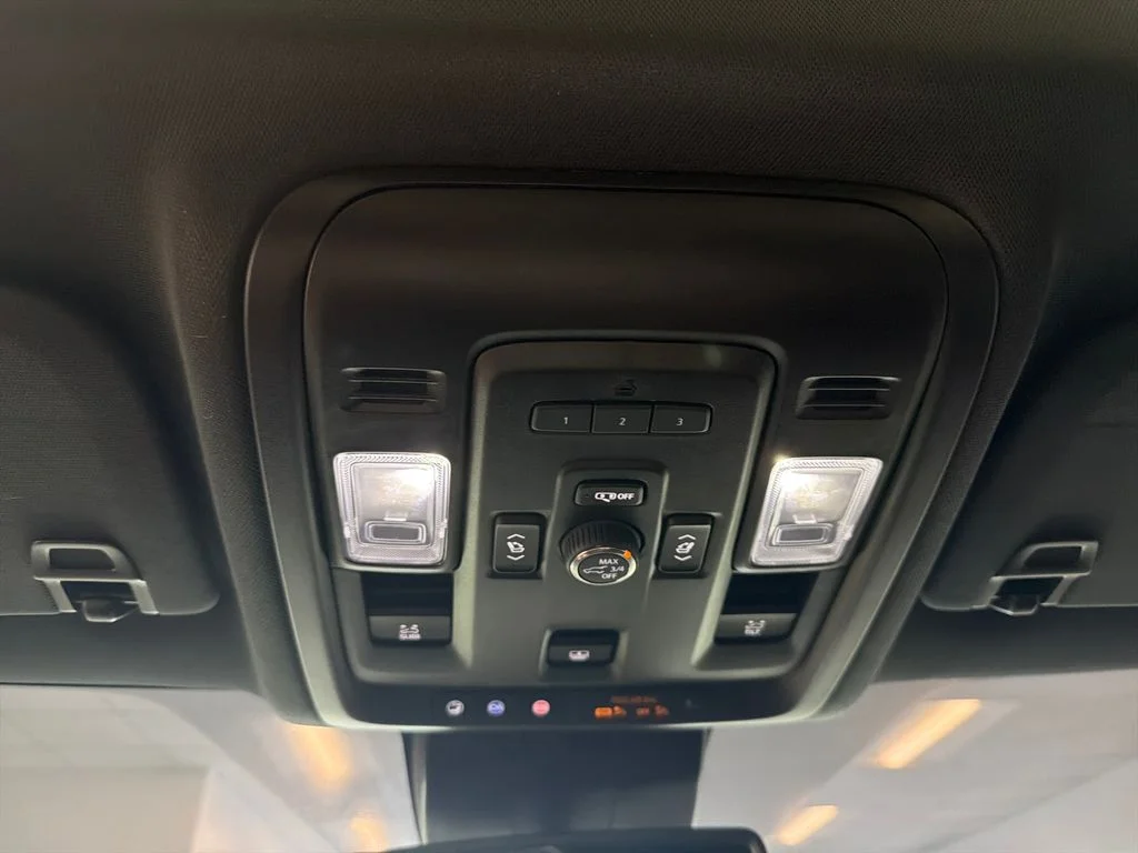 Used 2024 White Chevrolet Z71 image 17