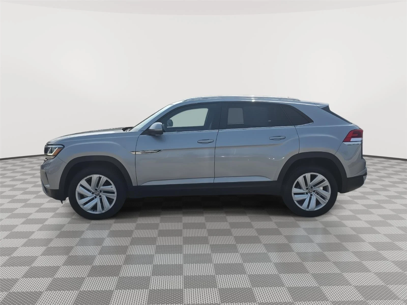 Used 2023 Silver Volkswagen 2.0T SE w/Technology image 5