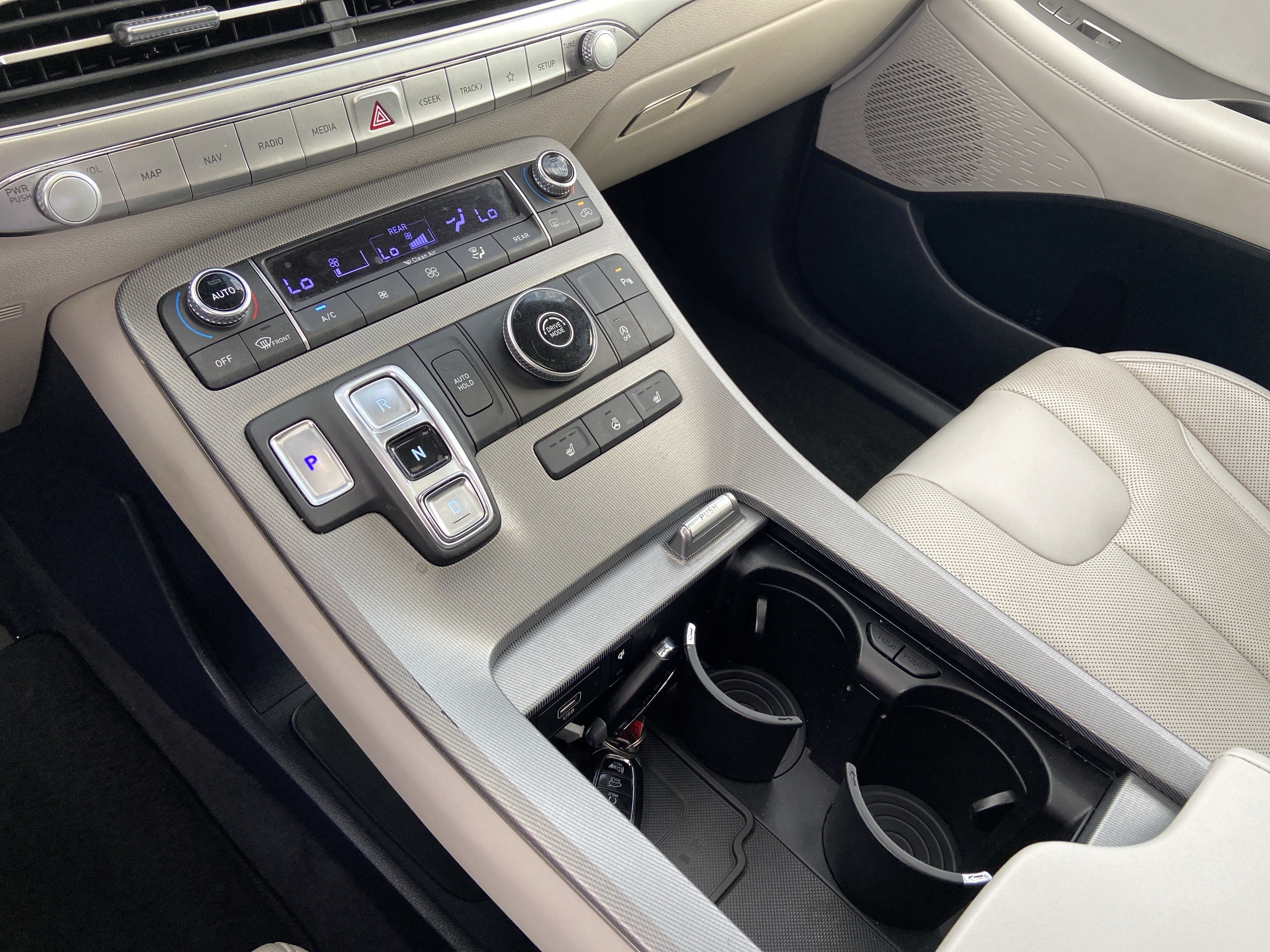 Used 2020 Hyper White Hyundai SEL image 40
