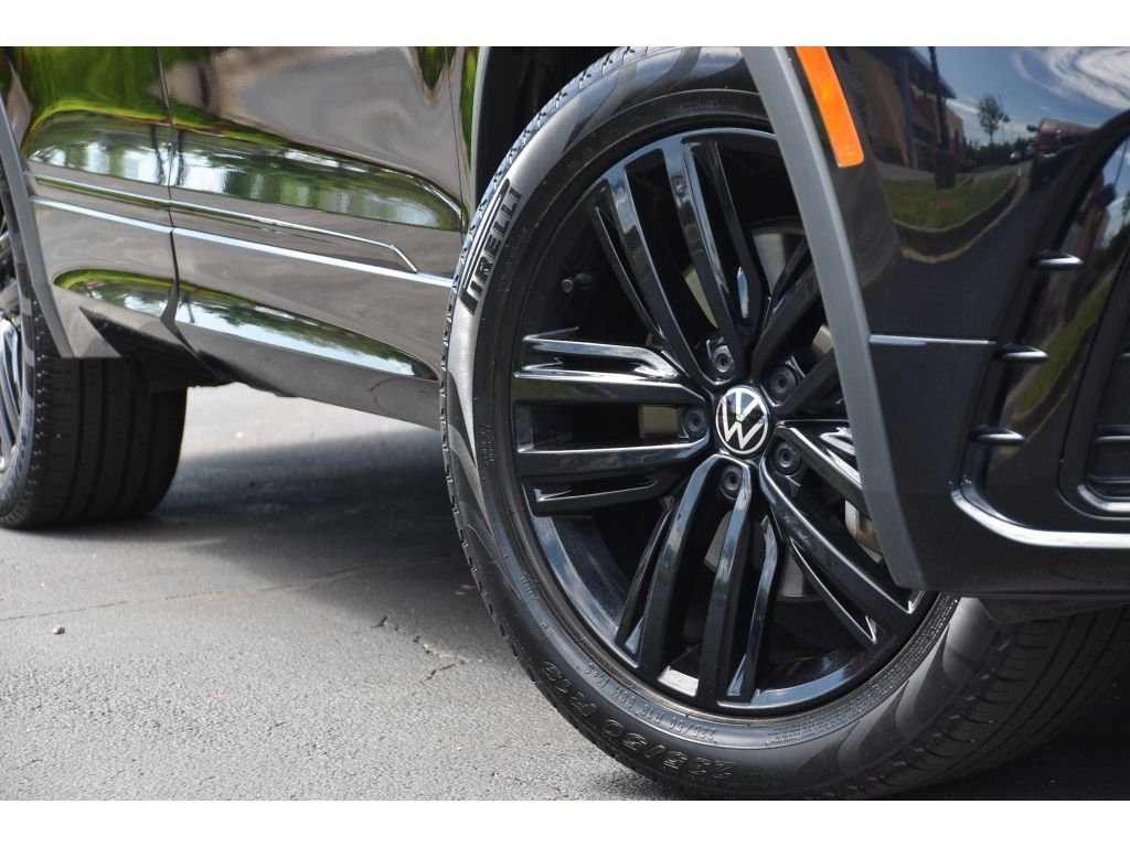 Used 2022 Deep Black Pearl Volkswagen SE R-Line Black image 11