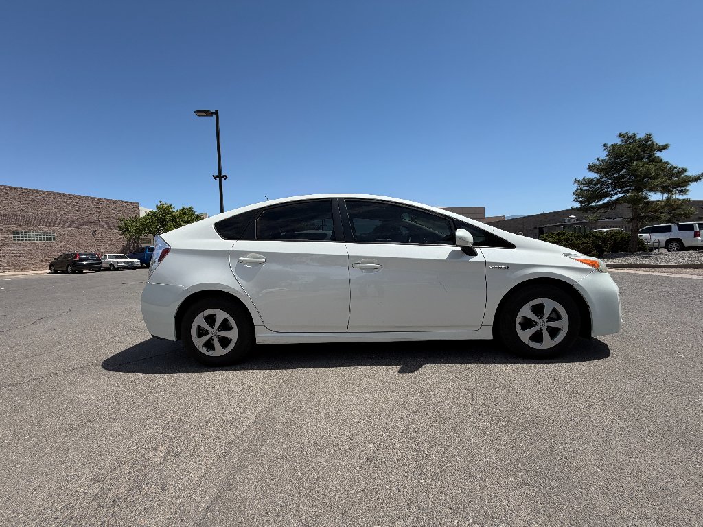 Used 2012 White Toyota One image 5