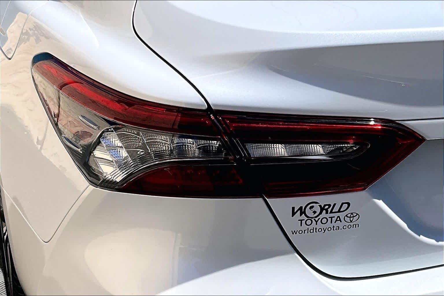 Used 2021 Wind Chill Pearl Toyota Hybrid XLE image 29
